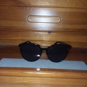 Polarized round sunglasses